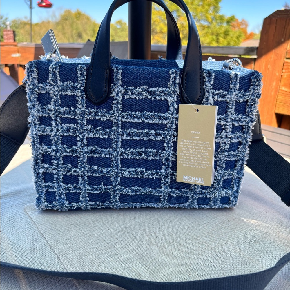 Michael Kors GiGi Navy and White Textured Handbag/crossbody